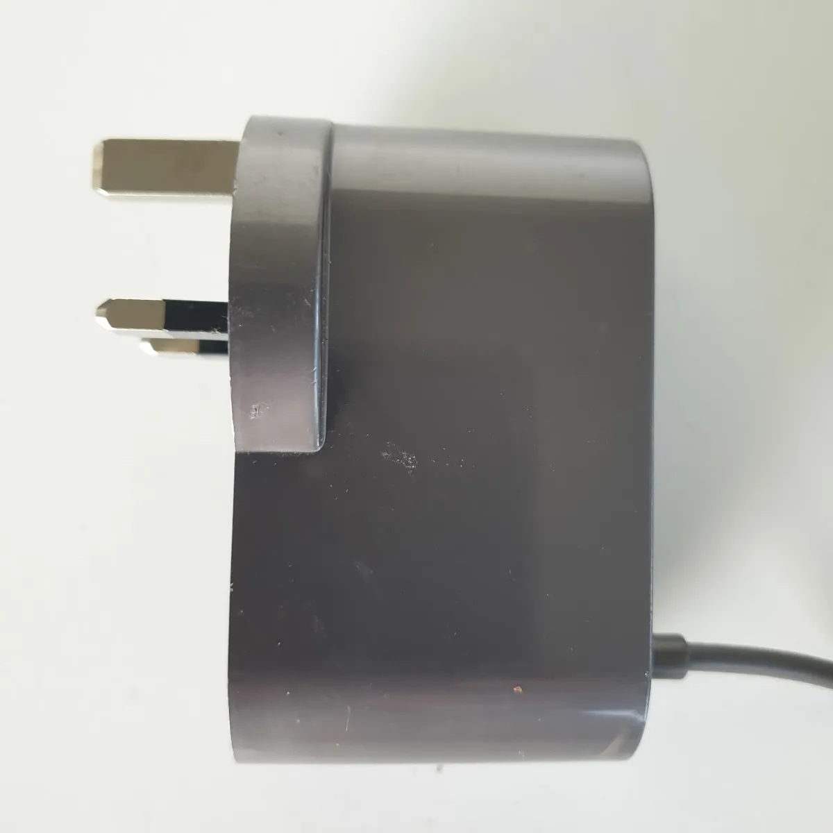 Dyson V8 V7 V6 battery charger working - Image 3