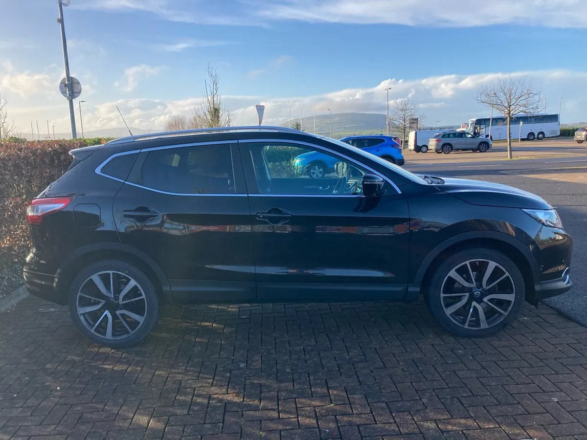 Nissan Qashqai black 2016 SVE 1.5dci - Image 3