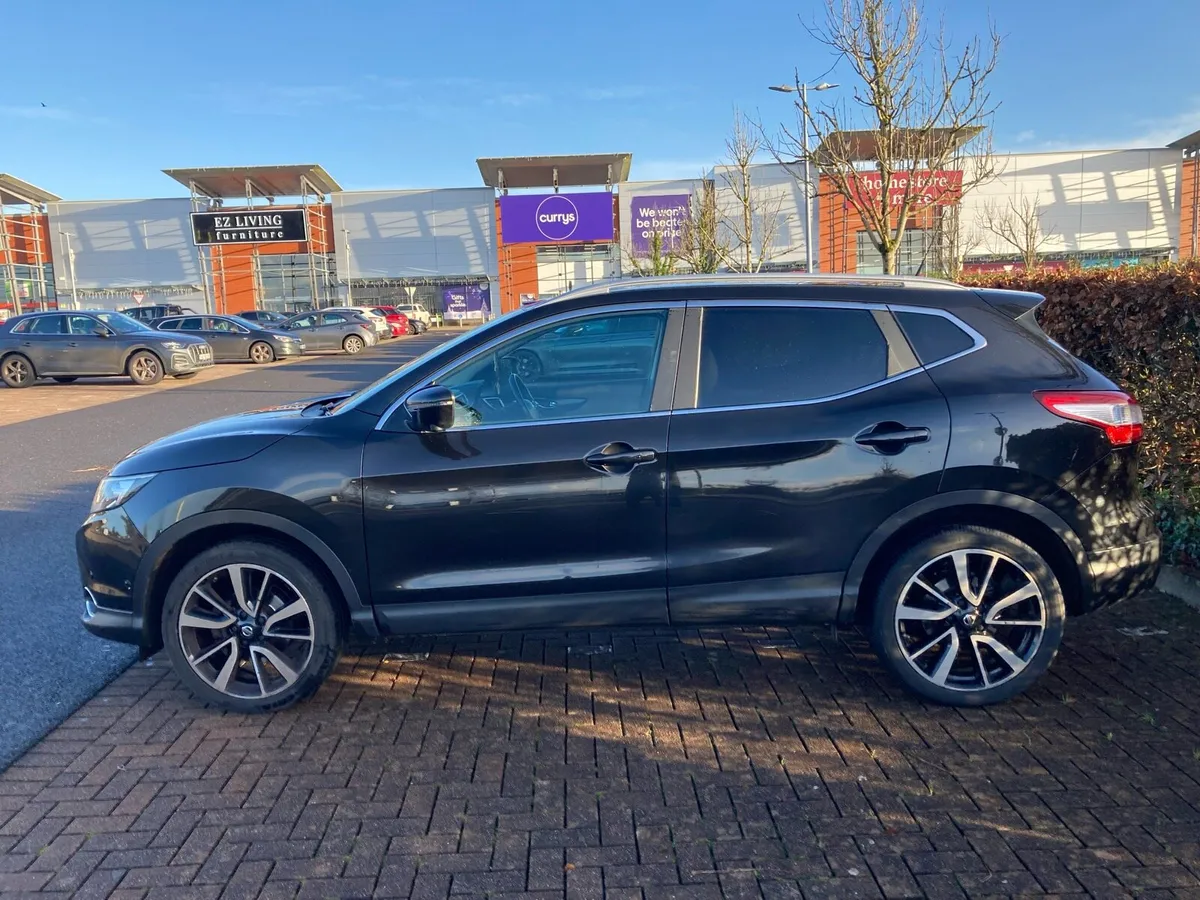 Nissan Qashqai black 2016 SVE 1.5dci - Image 2