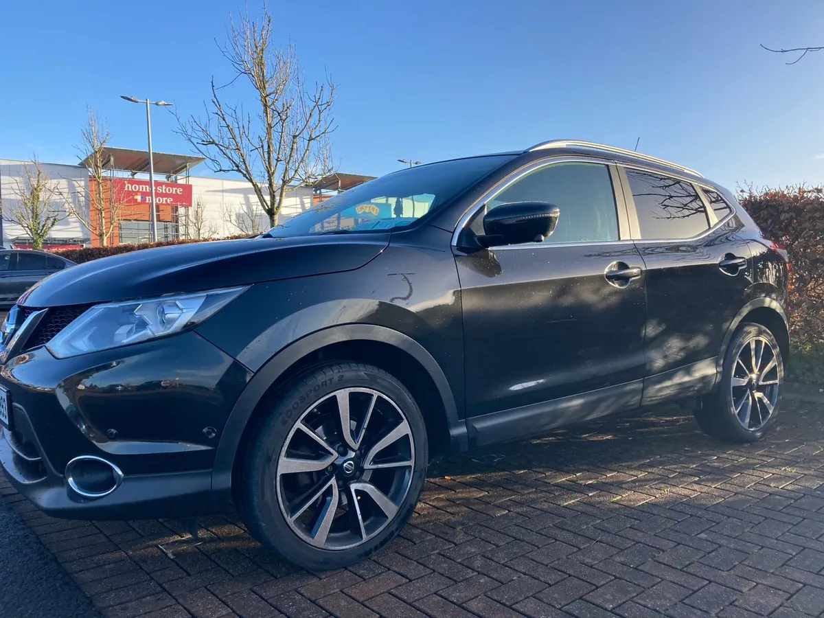 Nissan Qashqai black 2016 SVE 1.5dci - Image 1