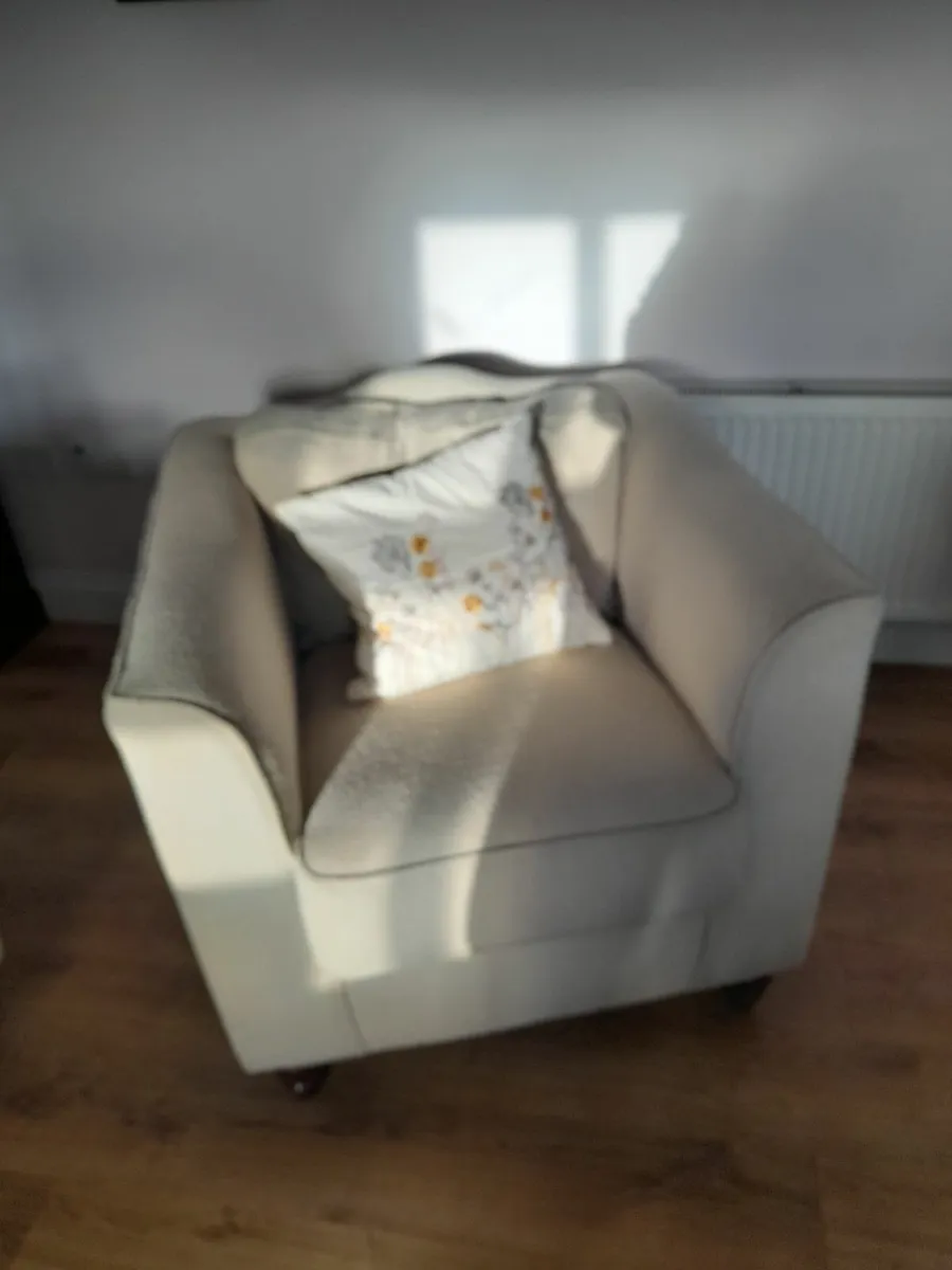 Sofa plus 2 chairs - Image 2