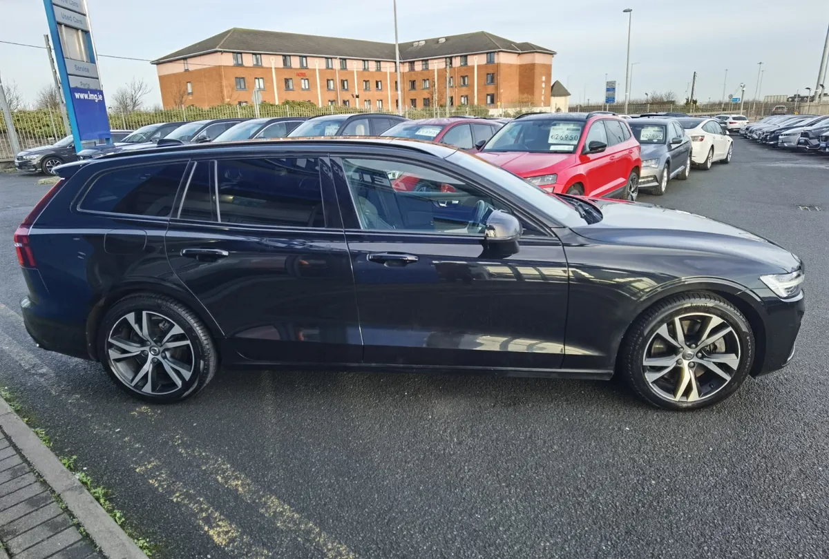 VOLVO V60 R-DESIGN T6 RECHARGE AWD AUTOMATIC PHEV - Image 4