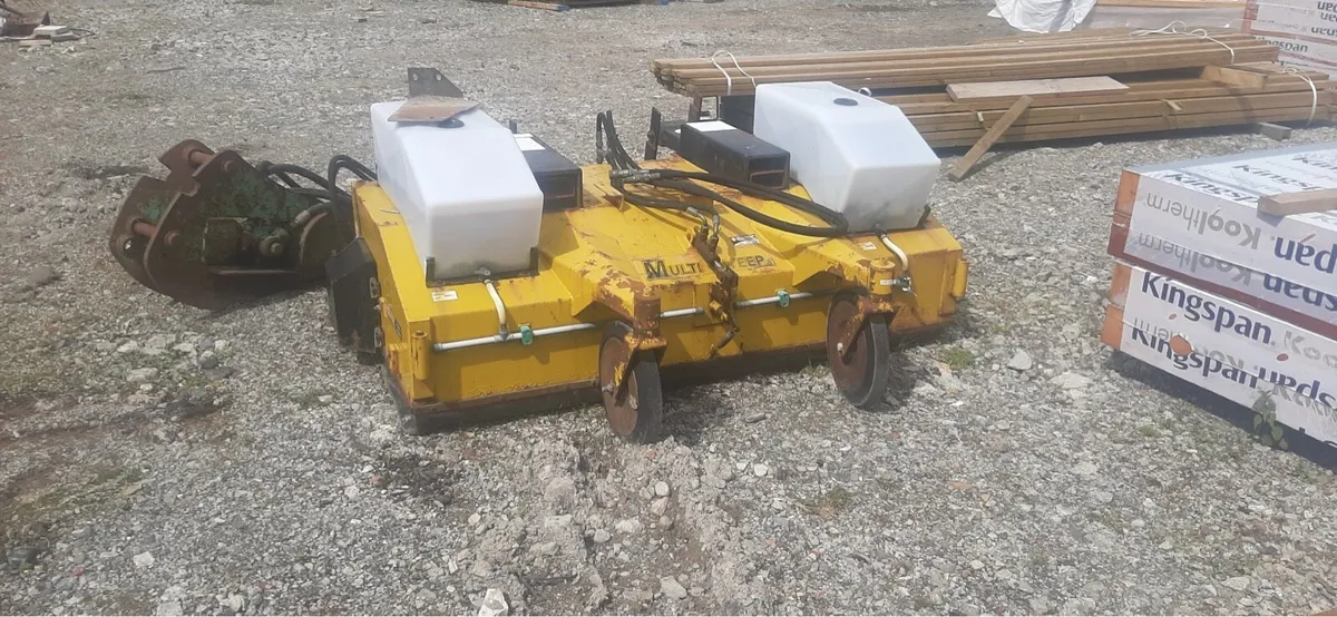 Buckets & sweeper - Image 4