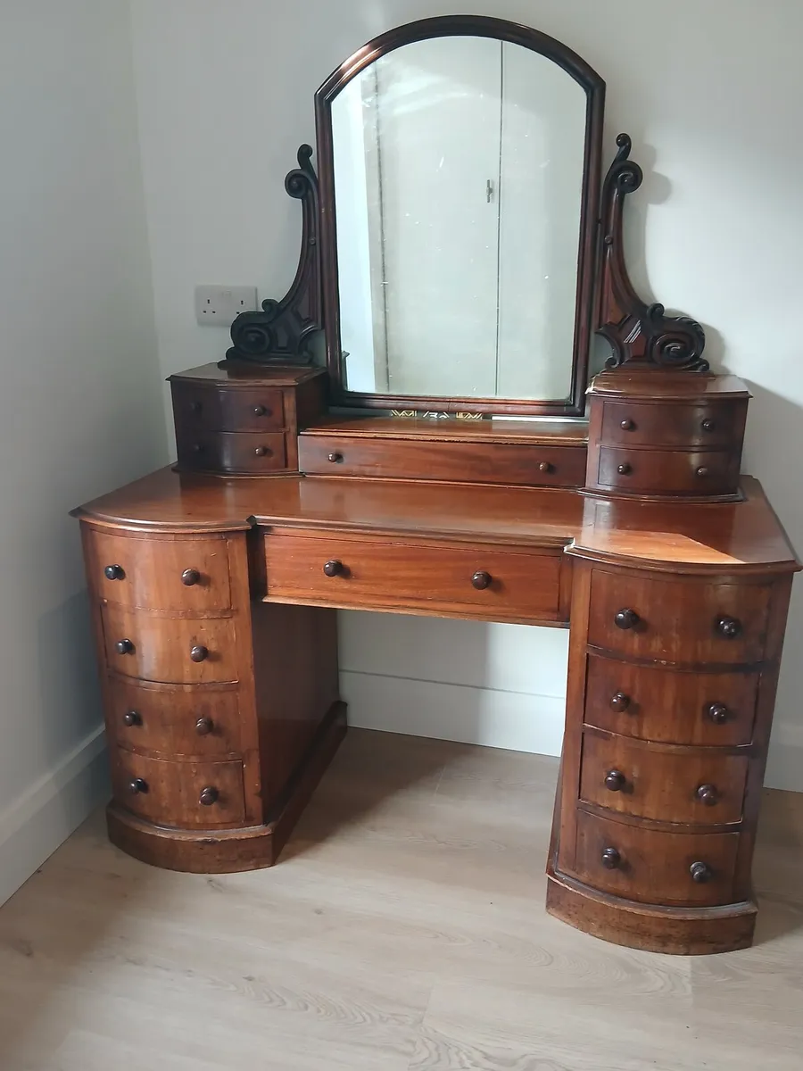 Dressing table - Image 1