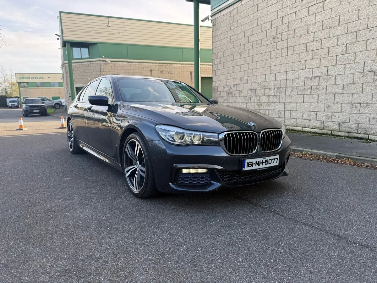 BMW 7 SERIES XDRIVE REAR ENTERTAINMENT - Image 1