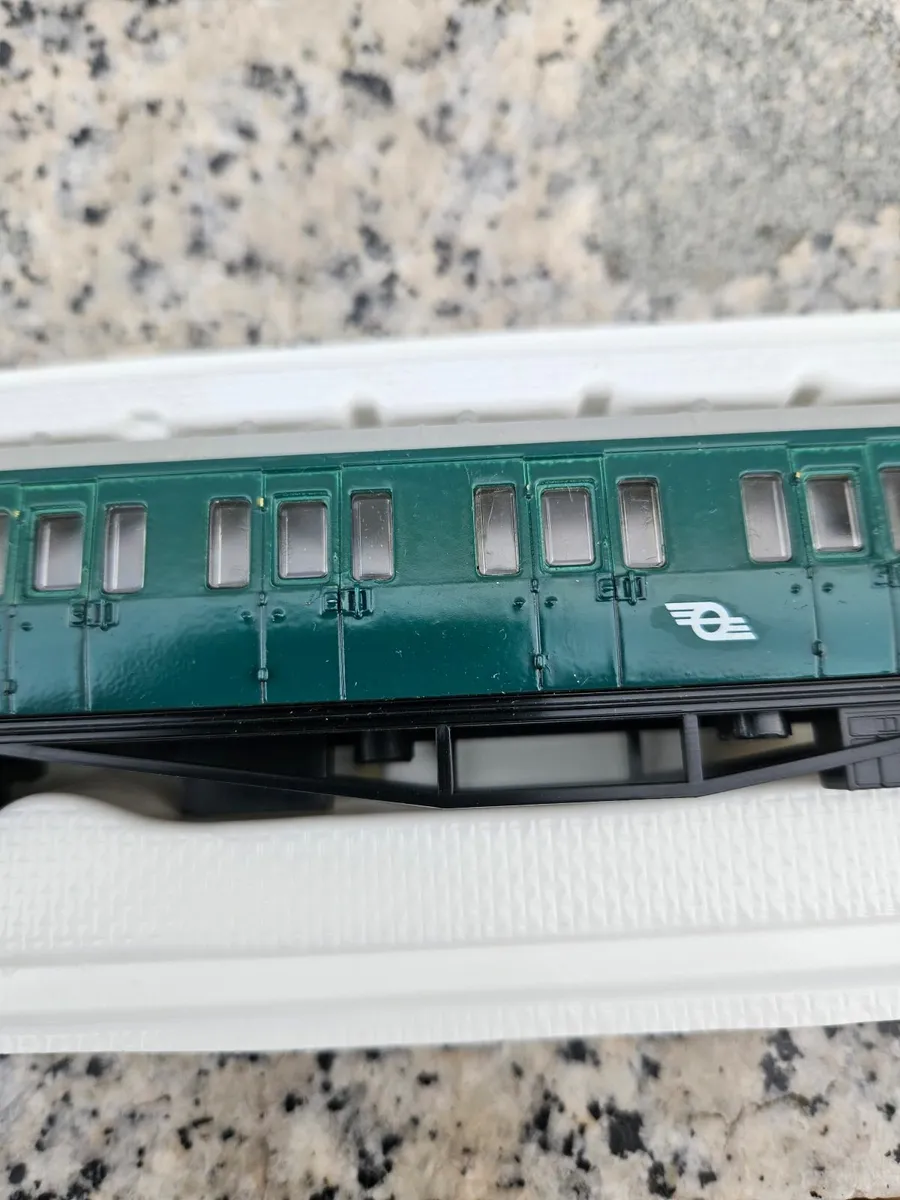 Hornby Airfix OO Gauge Irish Rail Carraige - Image 2