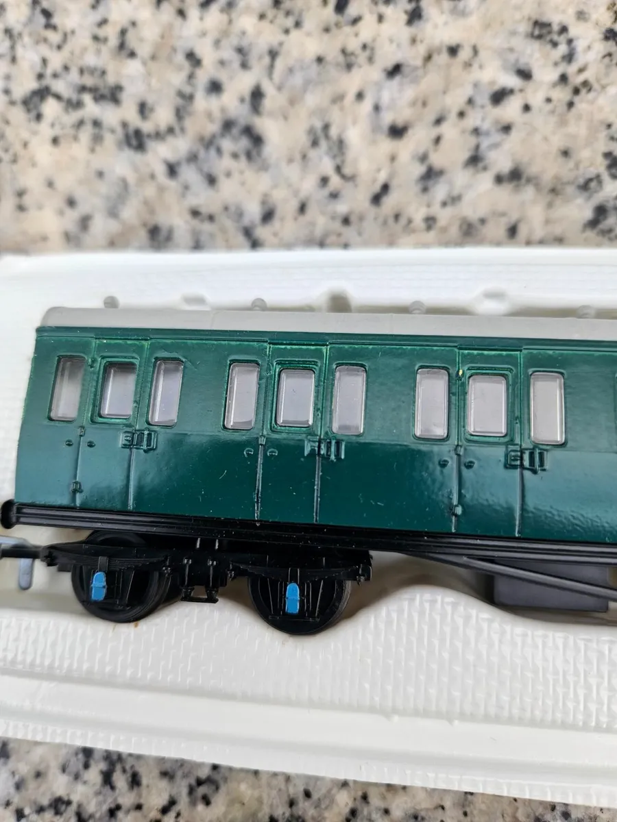 Hornby Airfix OO Gauge Irish Rail Carraige - Image 3