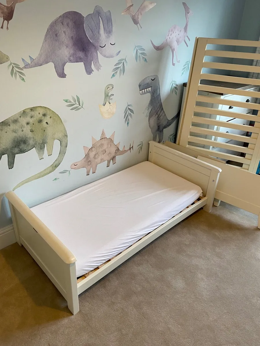 Silver Cross Nostalgia Cot Bed - Image 1