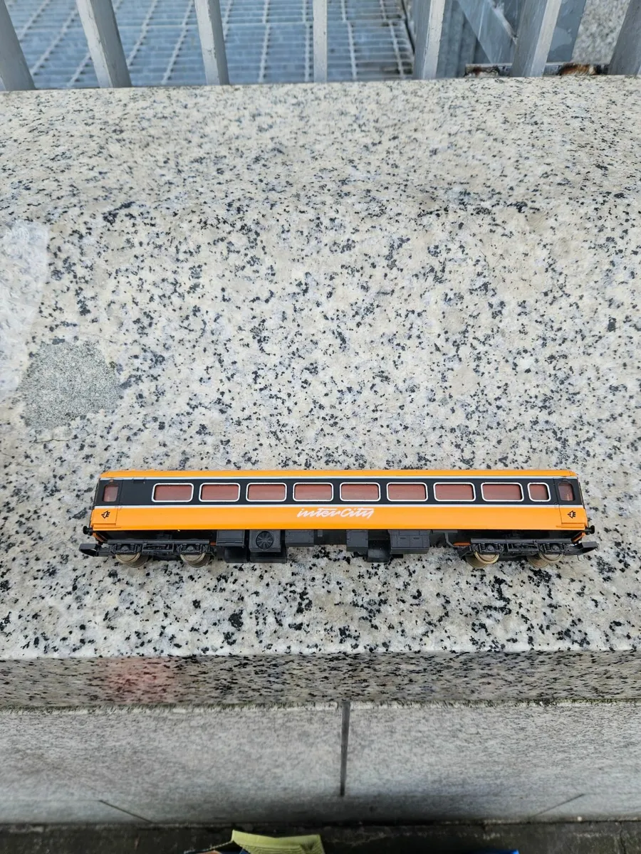 Hornby Lima OO Gauge Irish Rail Carraige - Image 1