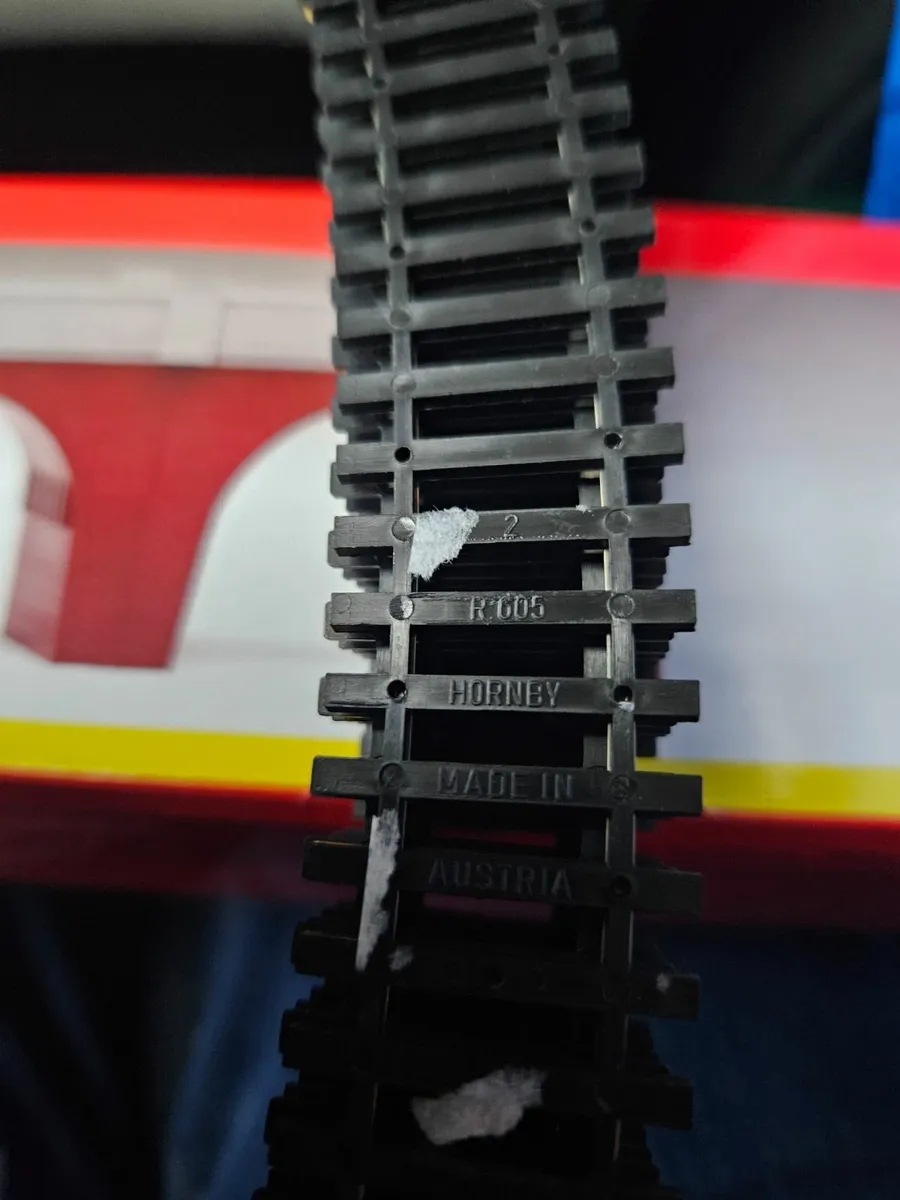 Hornby OO Gauge Track R605 x8 - Image 2