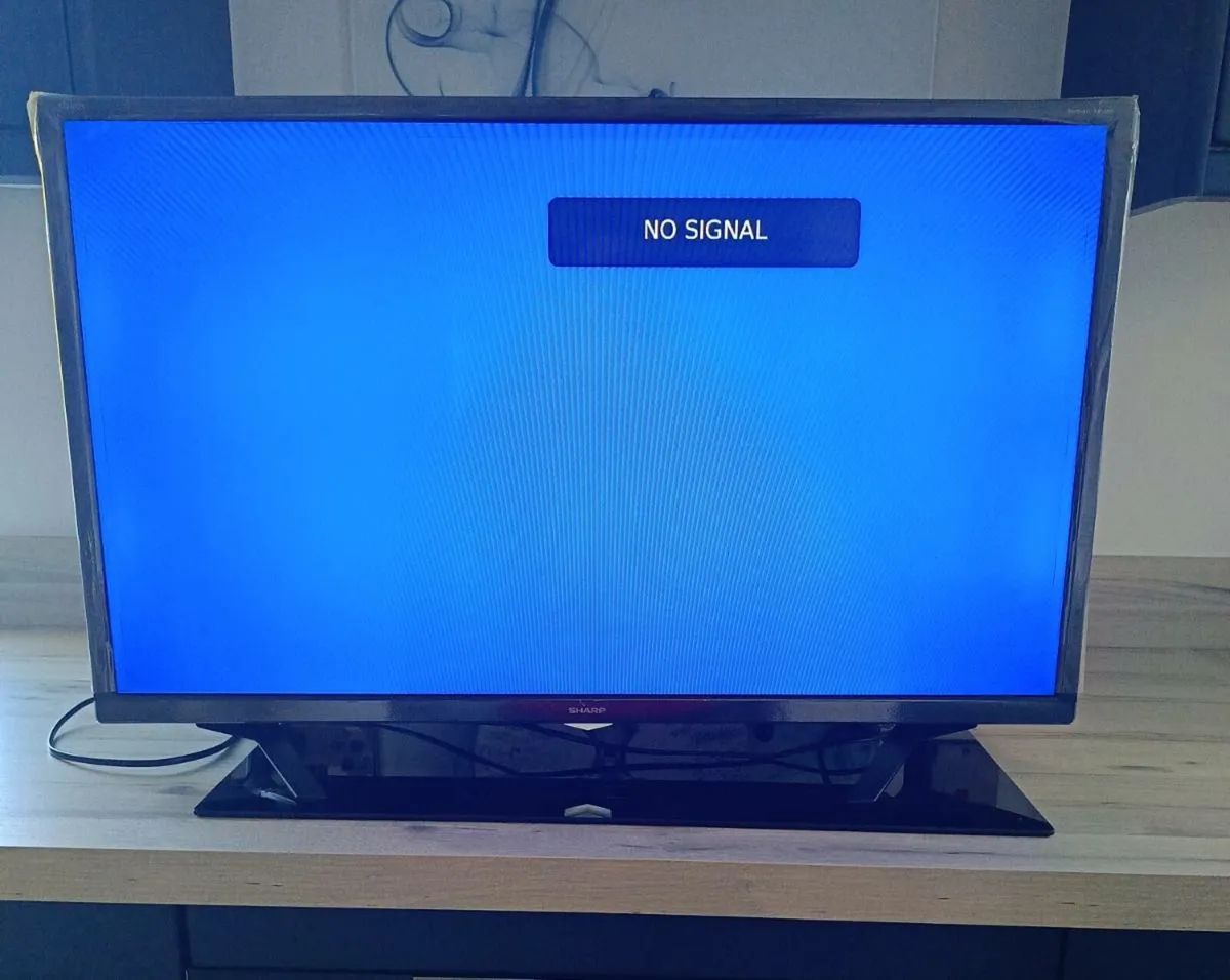 32' sharp tv - Image 1