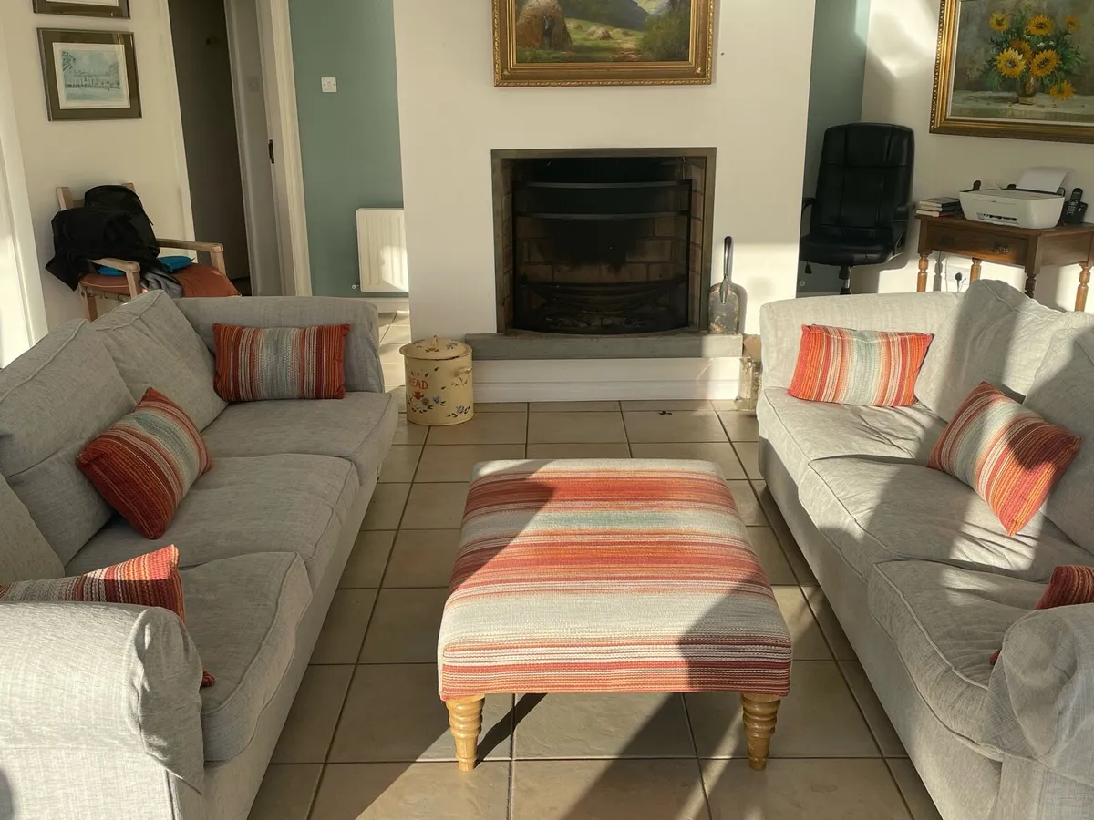 2 couches and ottoman - Image 1