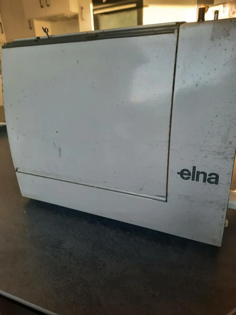 Elna sewing machine - Image 3