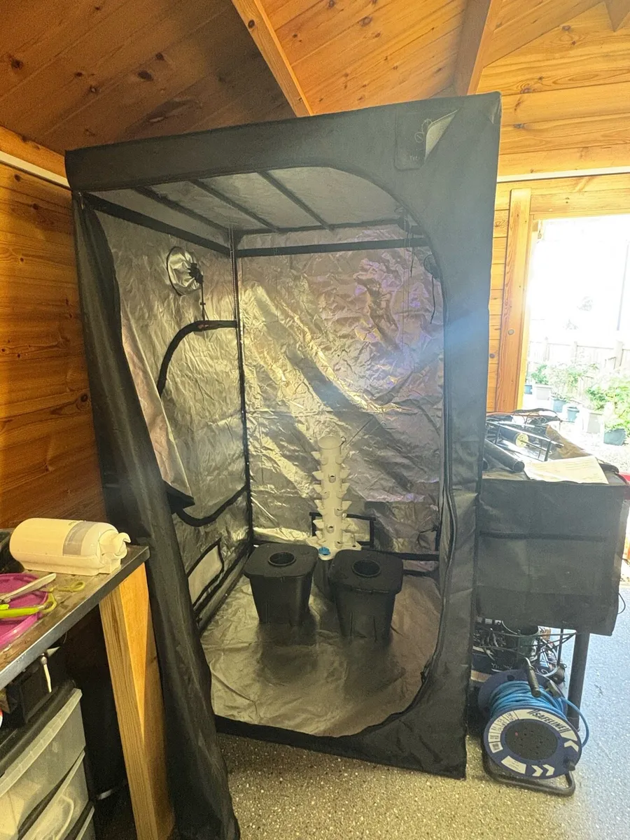 Grow tent - Image 1