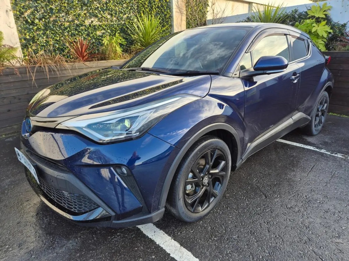 Toyota C-HR 1.8 HYBRID / SOL G-PACK NERO EDITION / - Image 3