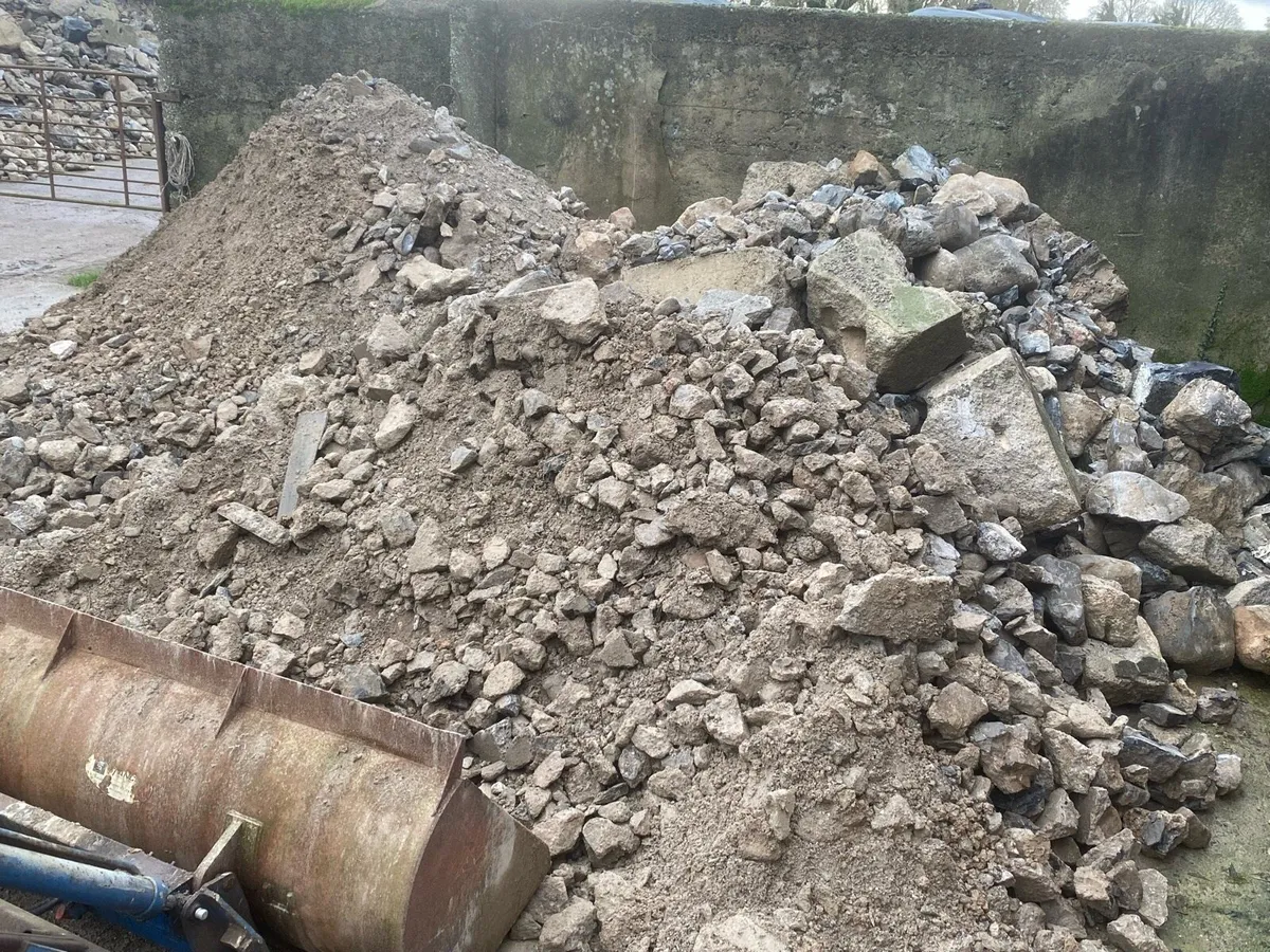 Building rubble - Image 1