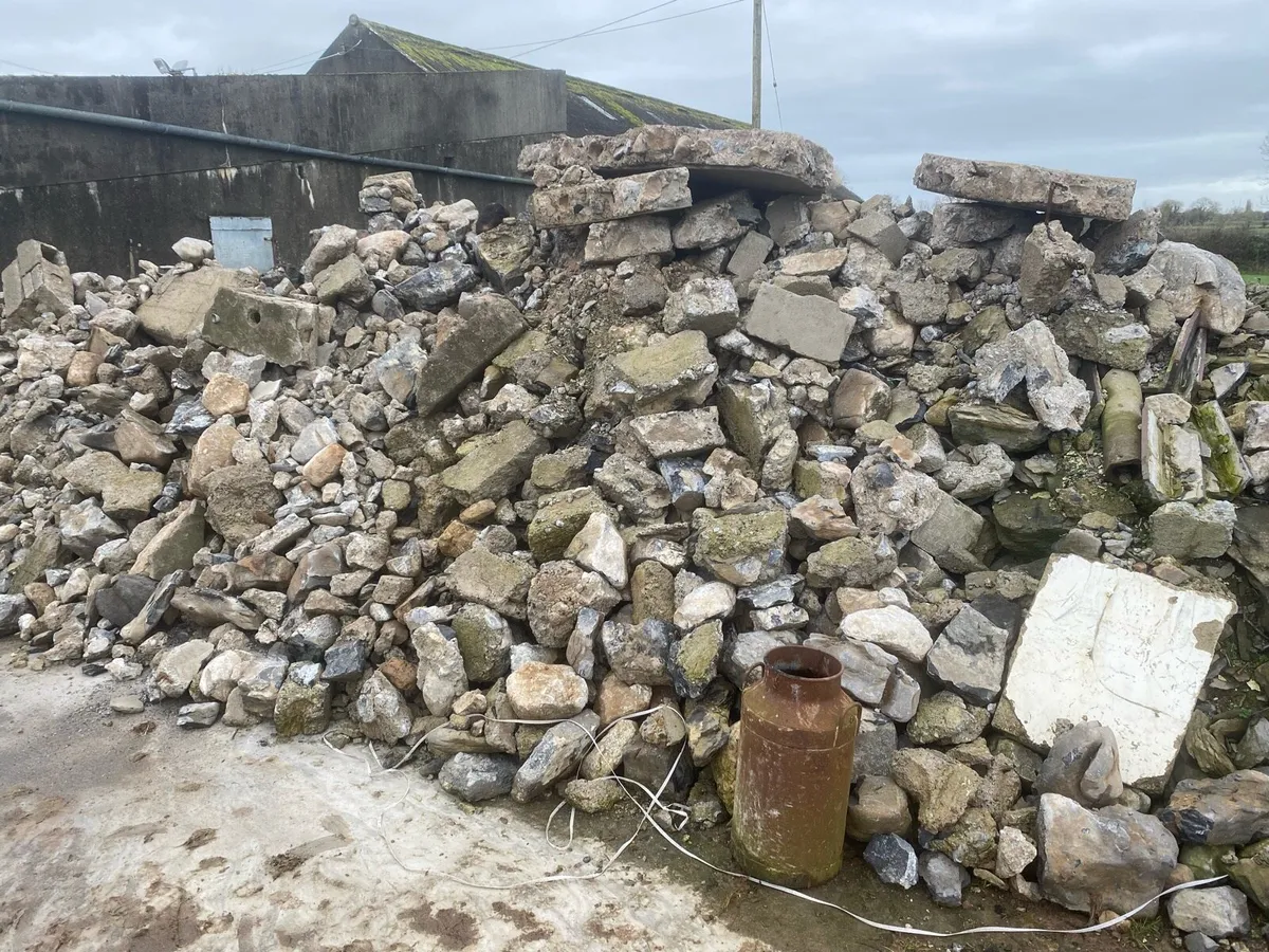 Building rubble - Image 2