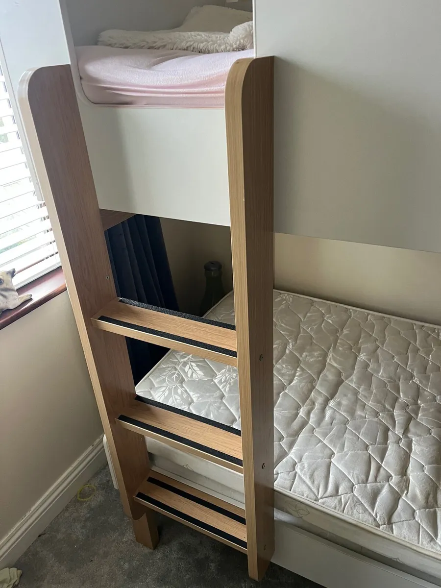 Bunk beds - Image 1
