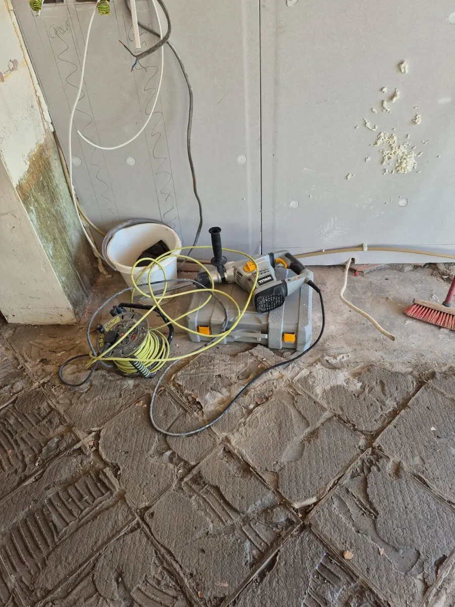 🎄 Christmas Tile Sale Only €10/m²! 🎁 - Image 1