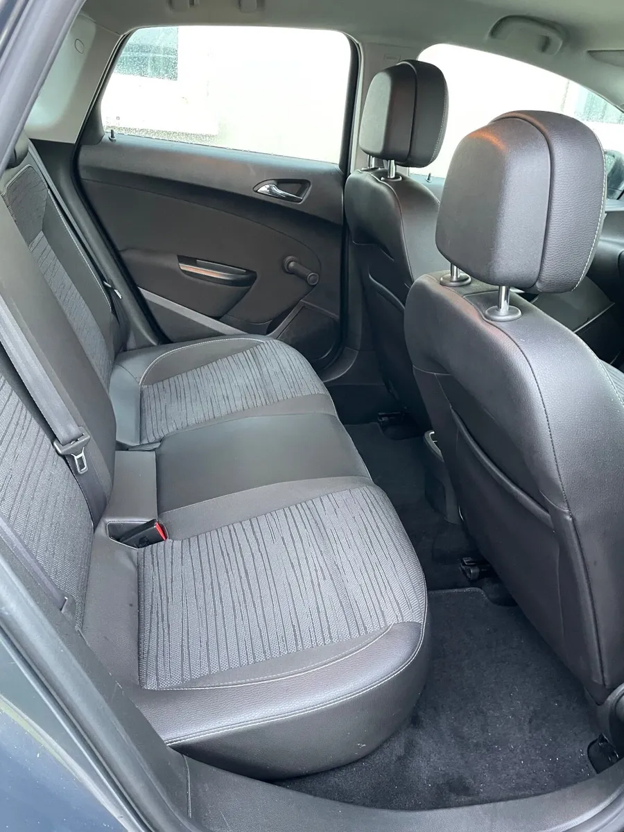 Opel Astra Excite 1.6CDTI 110PS ECO - Image 4