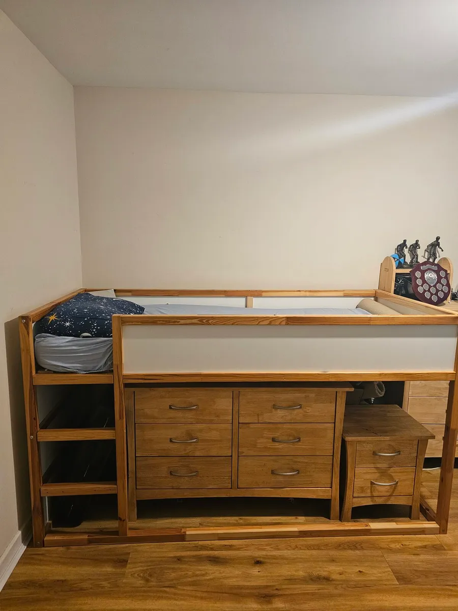 Bed frame - Image 1