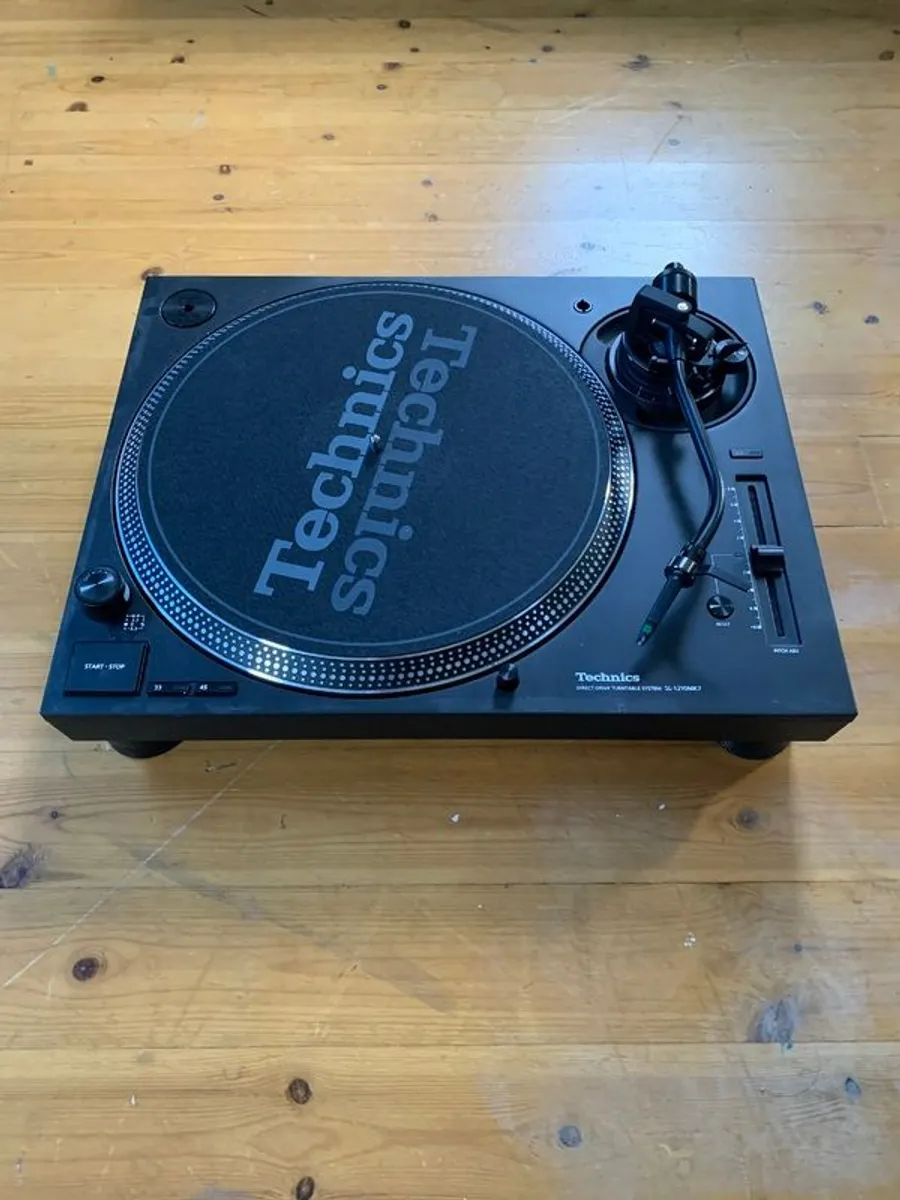 Technics SL-1210 MK7 - Image 1