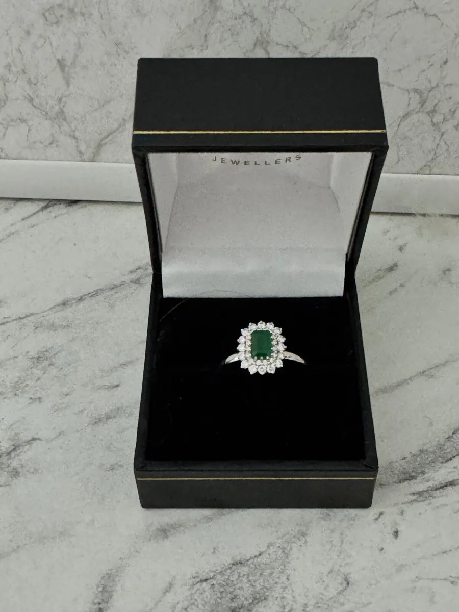 Engagement ring - Image 1