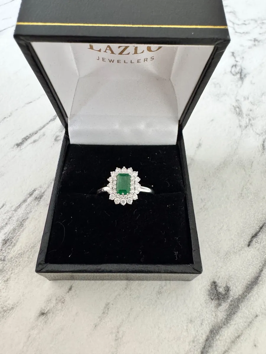 Engagement ring - Image 3