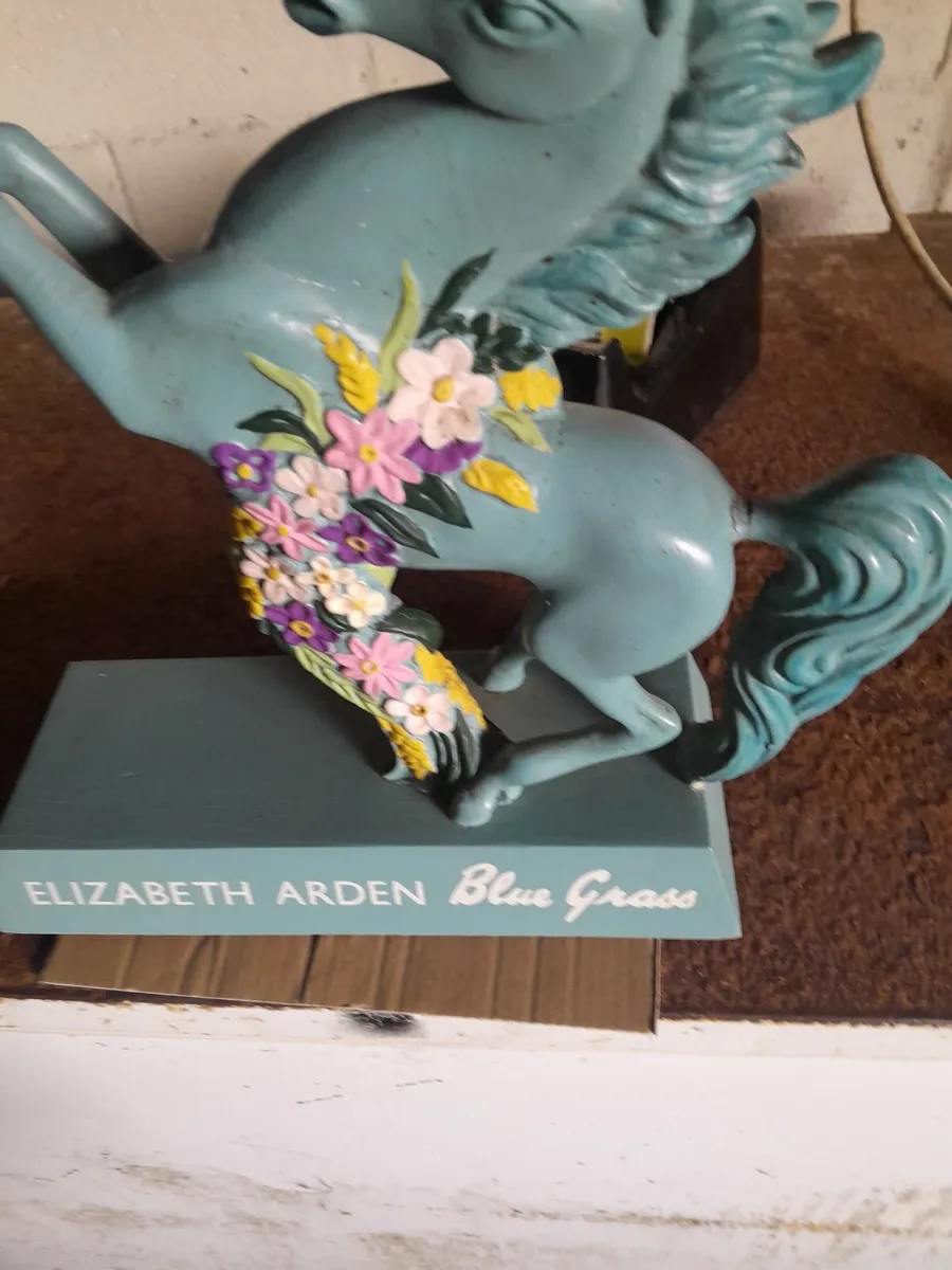 Elizabeth  arden counter  figure  for blue grsss - Image 2