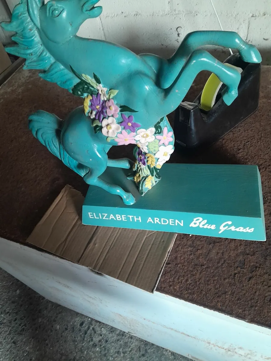 Elizabeth  arden counter  figure  for blue grsss - Image 4