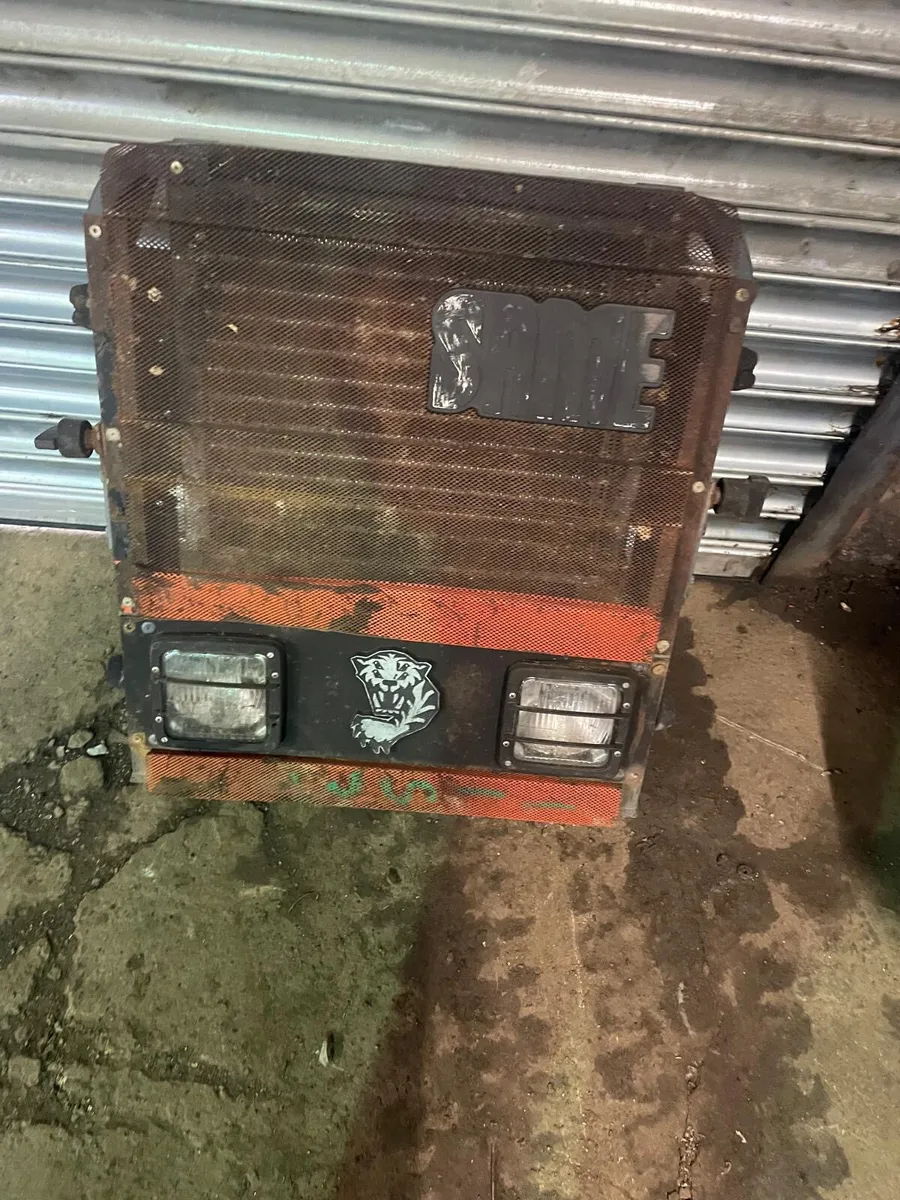 Same Laser Front Frame & Grill with Headlights - Image 3