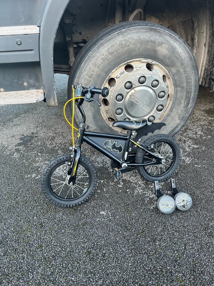 Boys batman bike - Image 1