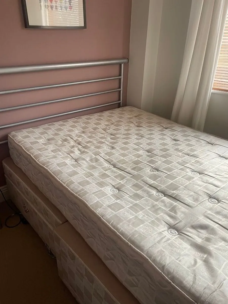 Double bed with 4 drawers - Image 1