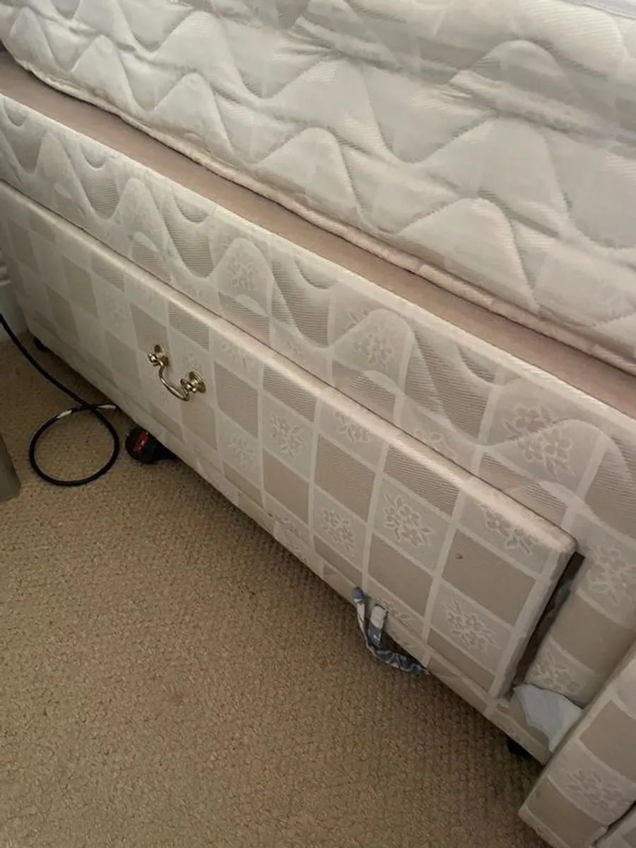 Double bed with 4 drawers - Image 2