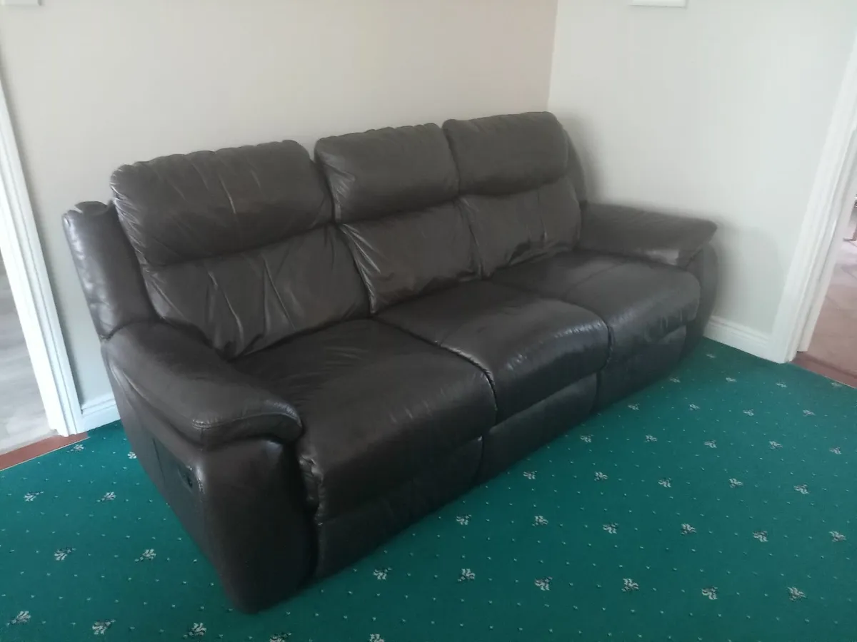 Couch / Reclining / Brown. - Image 2