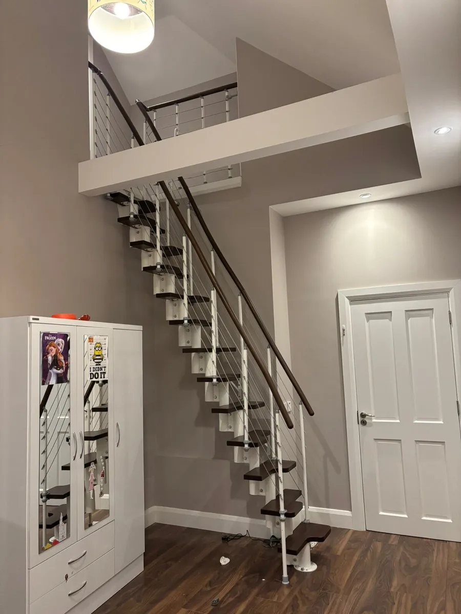 Walnut modular stairs - Image 1