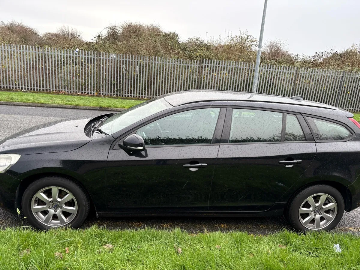 Volvo v60 estate new NCT and tax - Image 4