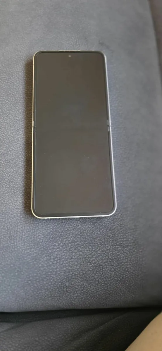 Phone samsung galaxy Z Flip 7 Fe - Image 2