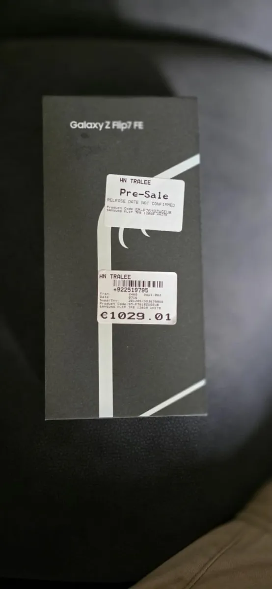 Phone samsung galaxy Z Flip 7 Fe - Image 3
