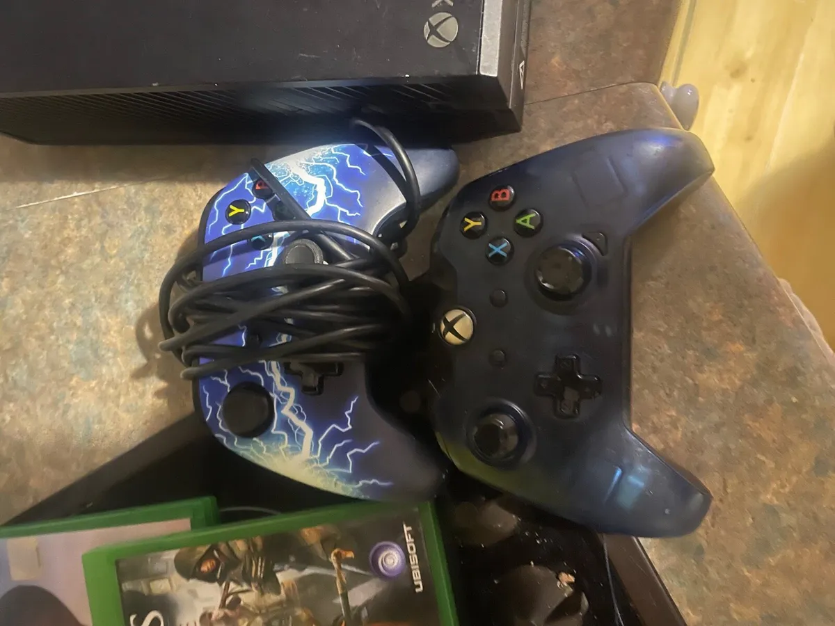 Kids Xbox one with 2 remotes and 9 games - Image 2