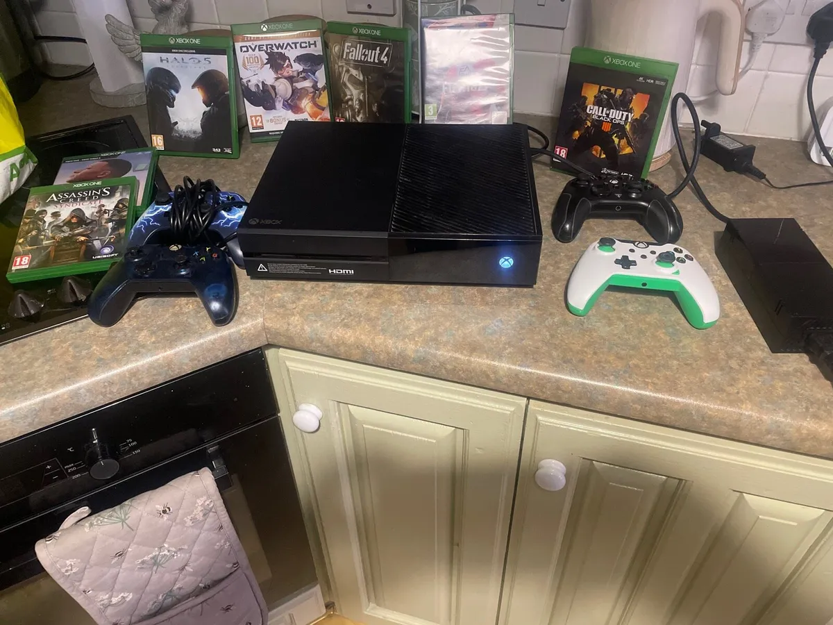 Kids Xbox one with 2 remotes and 9 games - Image 4