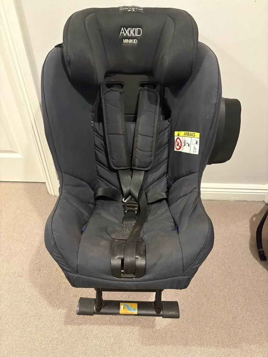 Car seats x 2. 30 EUR each. Selling individually or together. - Image 3