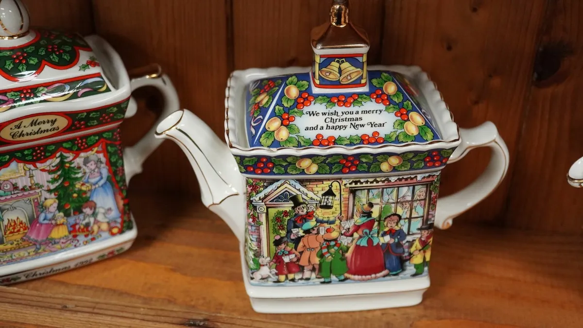 Sadler_A Christmas Carol_Teapot - Image 1
