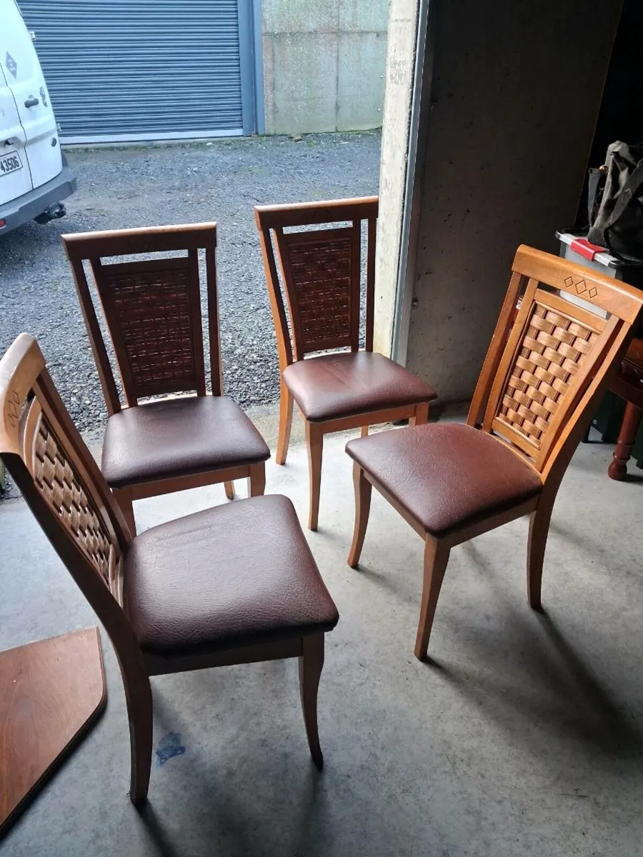 Table and Chairs - Image 2