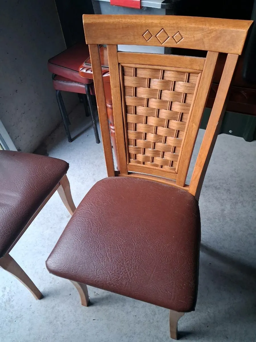 Table and Chairs - Image 3