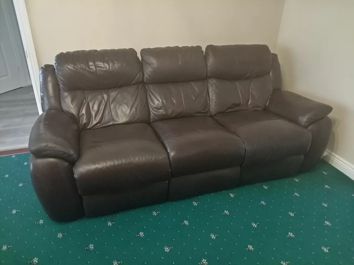 Couch / Reclining / Brown. - Image 4