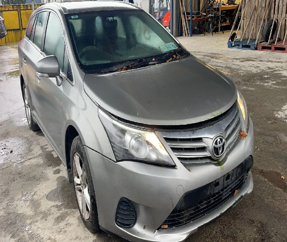 2012 Toyota Avensis for Breaking/Dismantling - Image 2