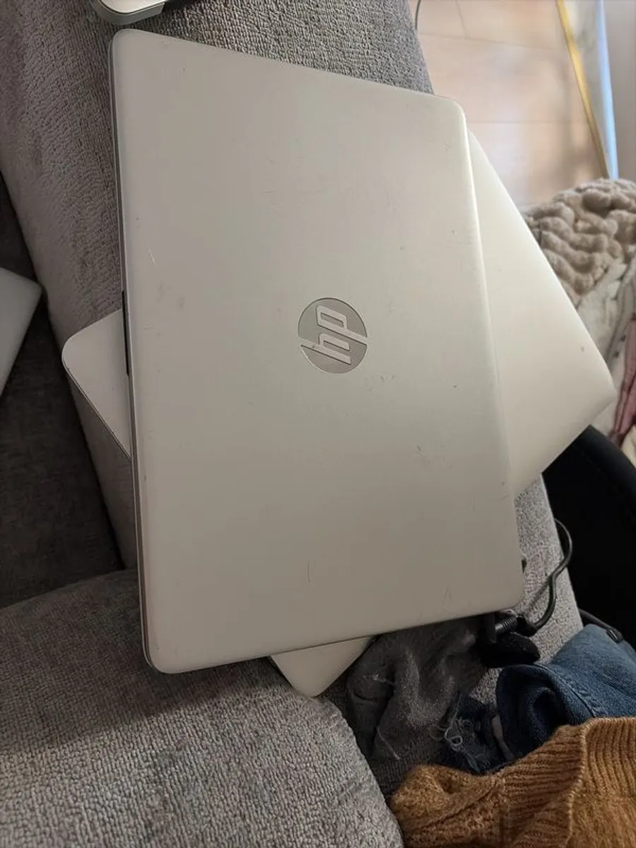 HP laptop - Image 2