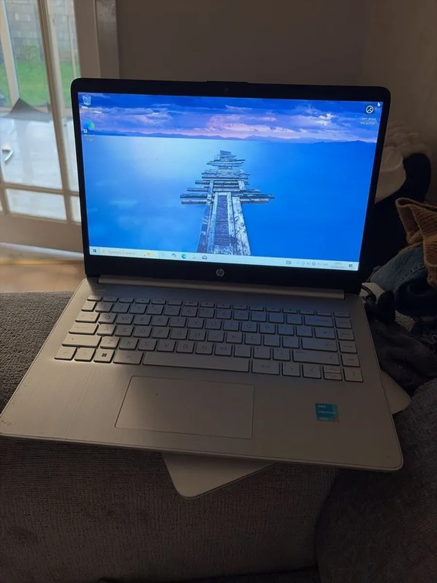 HP laptop - Image 3