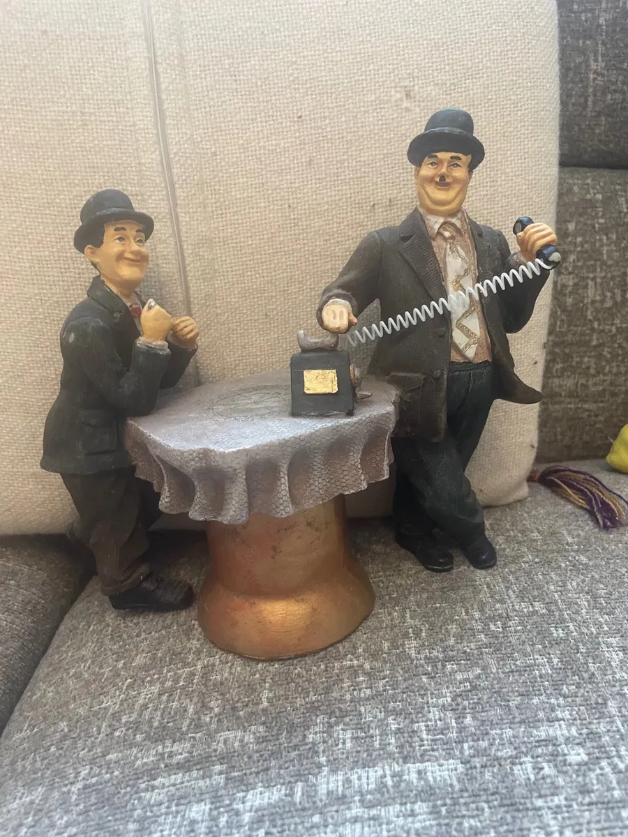 VINTAGE  LAUREL & HARDY RESIN FIGURINE - Image 1